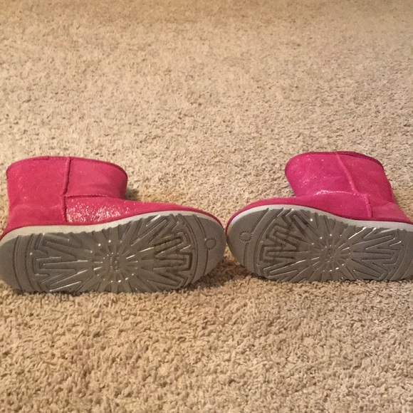 UGG Boots - Picture 4 of 4